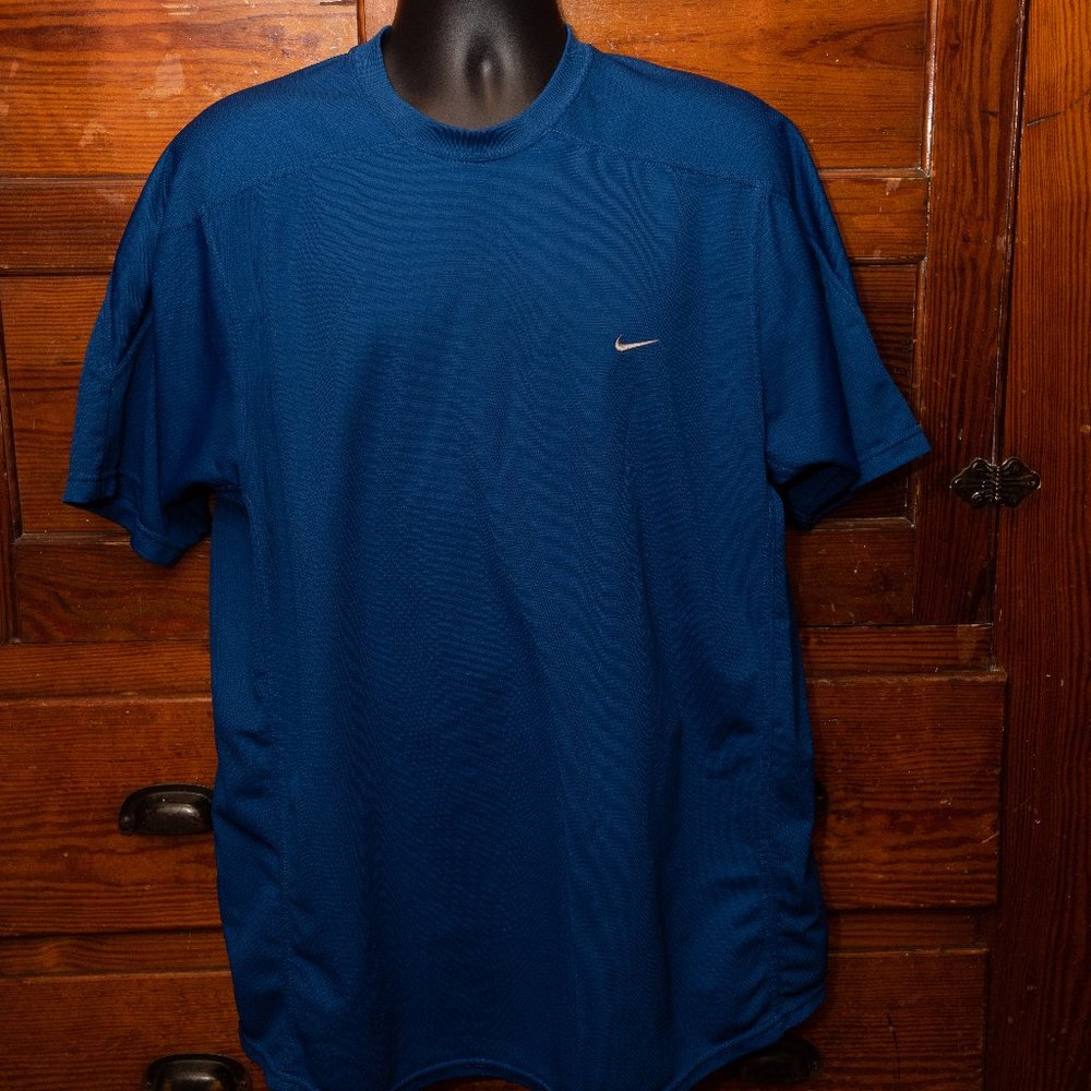 Nike men's XL blue training short-sleeved tee